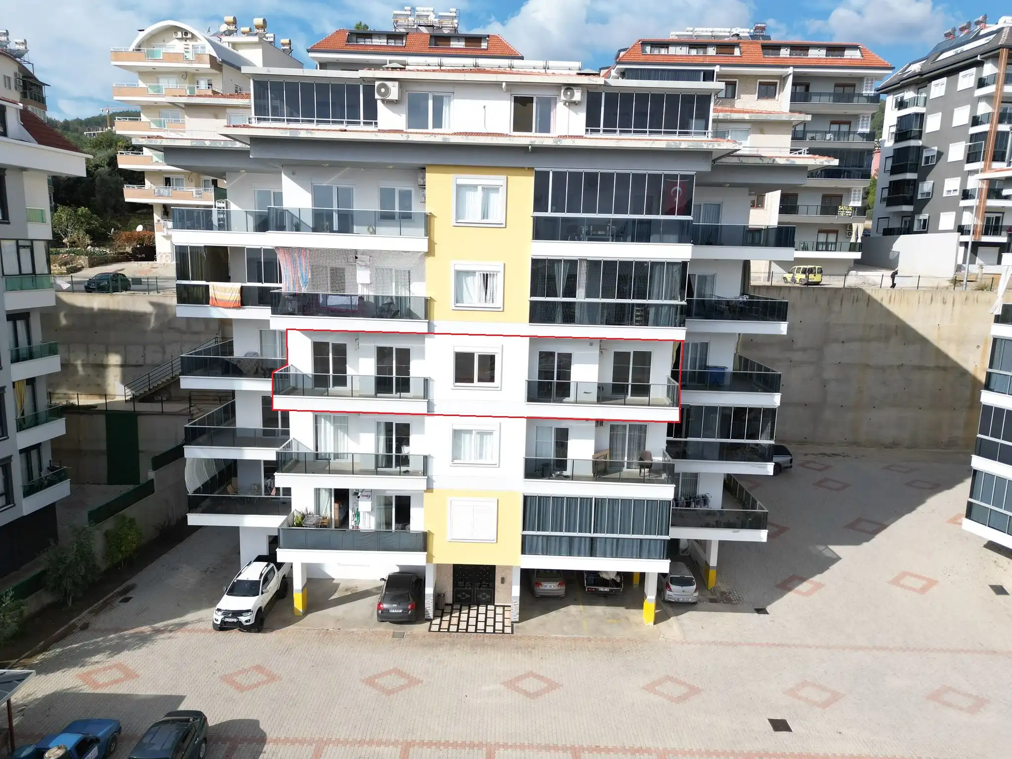 Изображение Большая квартира 3+1 с отдельной кухней и видом на город